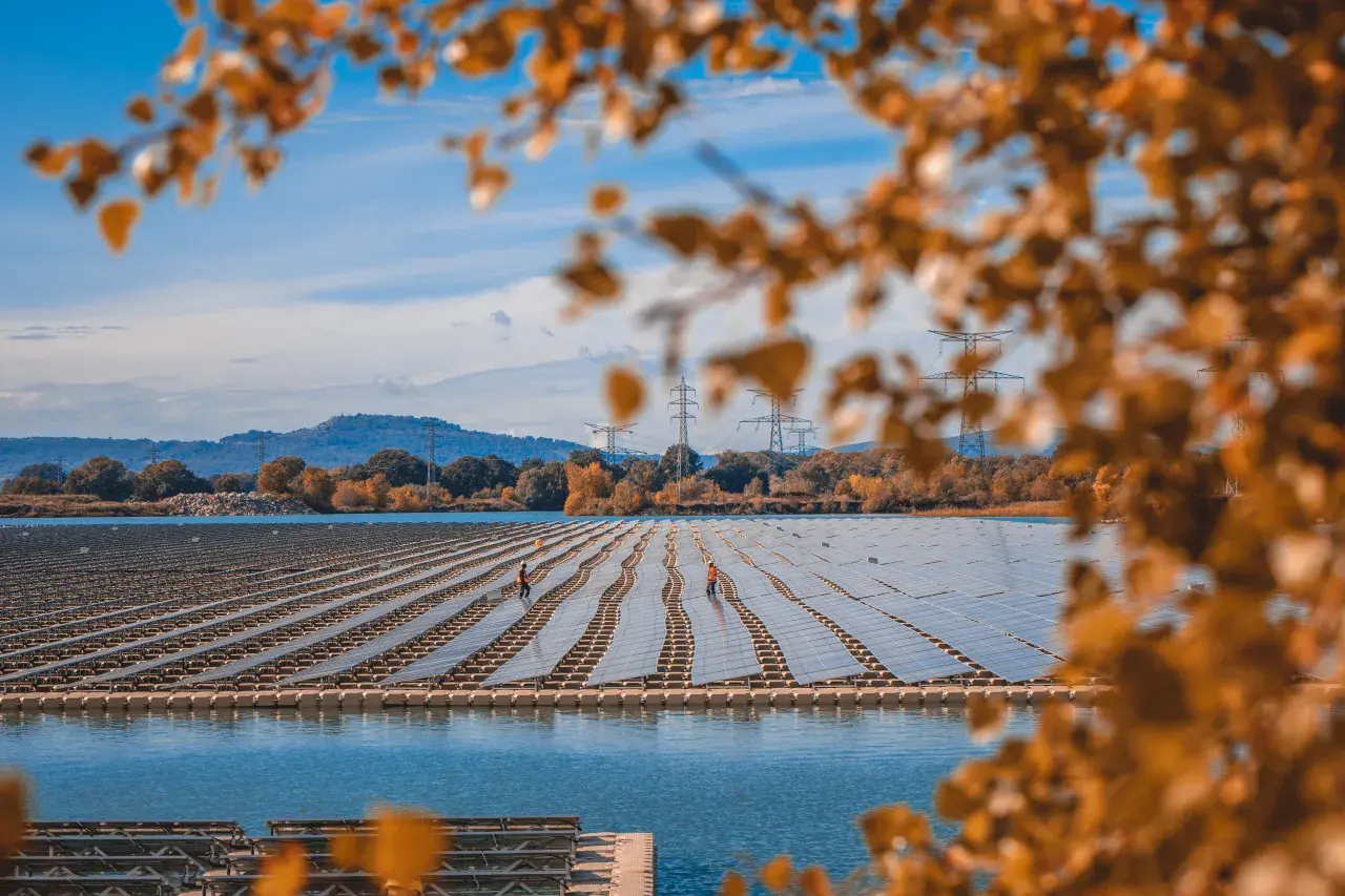 Peyrolles-en-Provence, floating solar PV plant