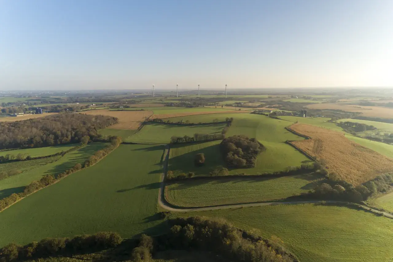 Parc éolien de Plouguin vu du ciel